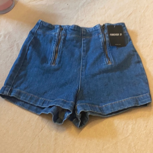 Forever 21 Pants - 💙2/$15 or 3/$20 - Jean shorts